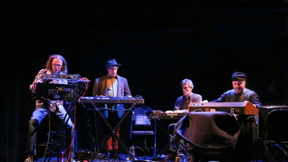 Quatuor de synthétiseurs analogiques désuets (QSAD) / Concert, Agora Hydro-Québec – Cœur des sciences – UQAM, Montréal (Québec) [Photograph: Andréa Cloutier, Montréal (Québec), March 7, 2015]
