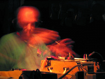 Martin Tétreault live at Garage Festival (Germany) [Photo: Éric Mattson, August 2003]