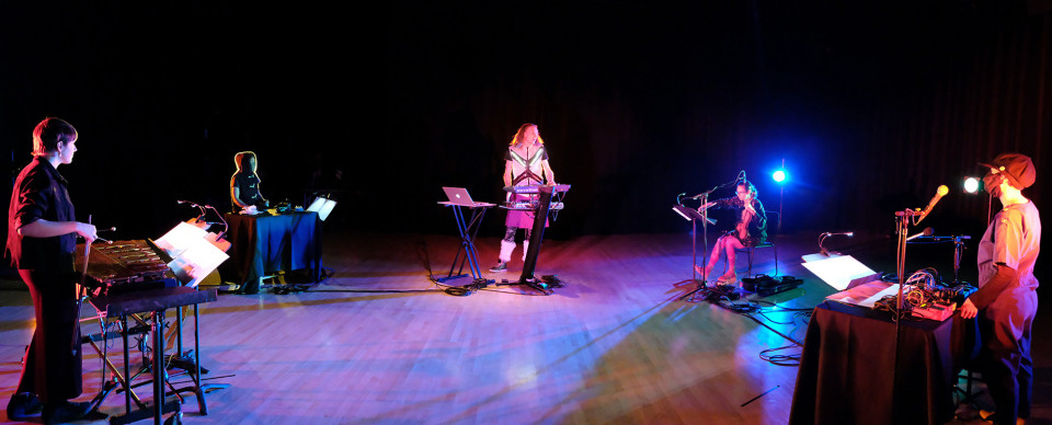 Eugénie Jobin Tremblay, Anne-F Jacques, Vergil Sharkya’, Geneviève Liboiron, Sarah Albu / Concert [Photograph: Céline Côté, Montréal (Québec), February 8, 2021]